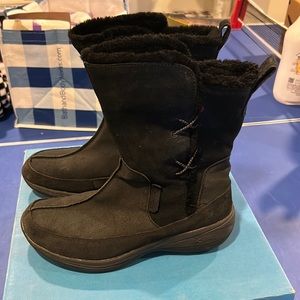 Columbia snow and water resistant boots